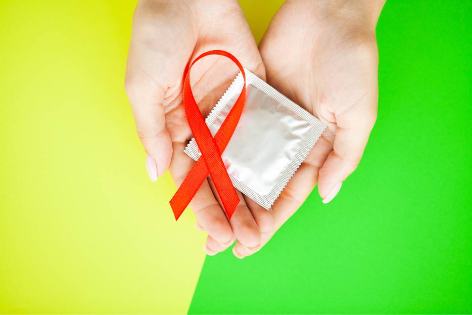 ITS vs. ETS: Aprende a diferenciarlas. Las ITS son infecciones iniciales sin síntomas, mientras que las ETS presentan complicaciones clínicas.