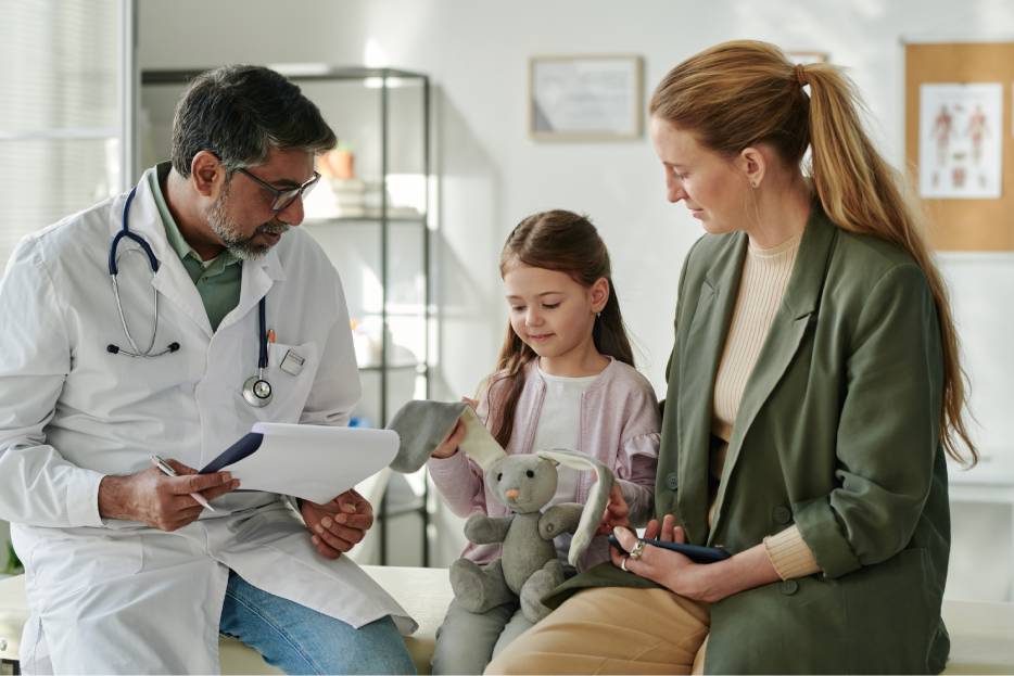 Un buen plan médico protege tu salud y bolsillo. Considera deducibles, copagos y redes de proveedores antes de elegir.