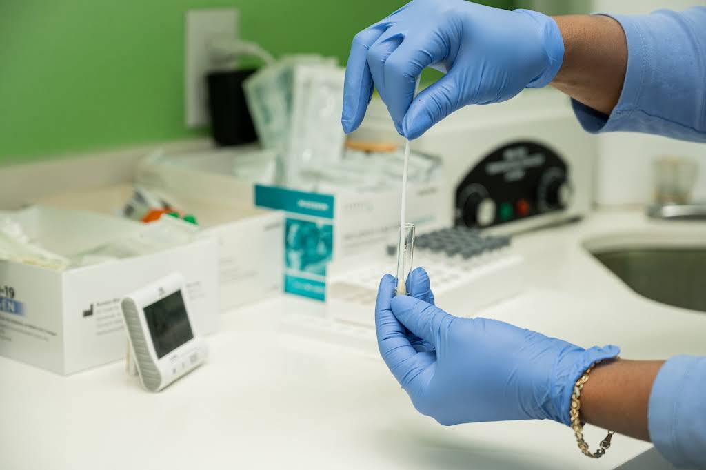 Prueba de laboratorio de la Clínica la Virgen de Guadalupe sede Forth Worth